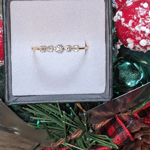 Sparkling Ring - Picture 3 of 3